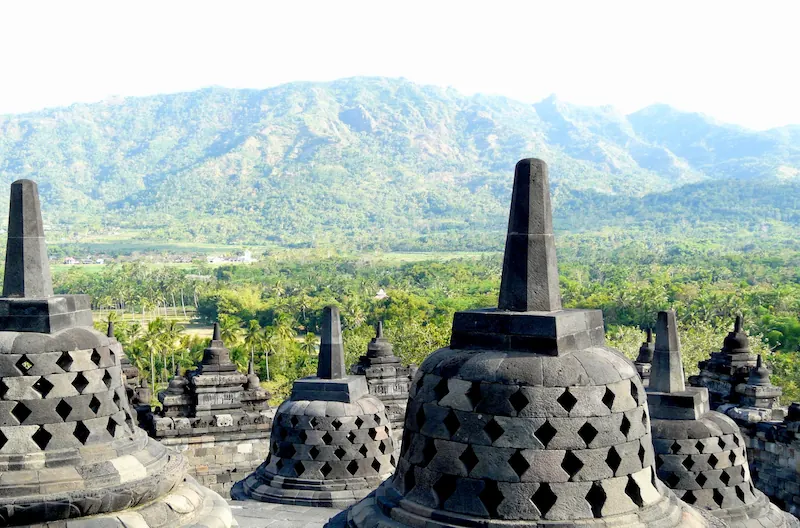 Île de Java en Indonésie temple Borobudur avec vue